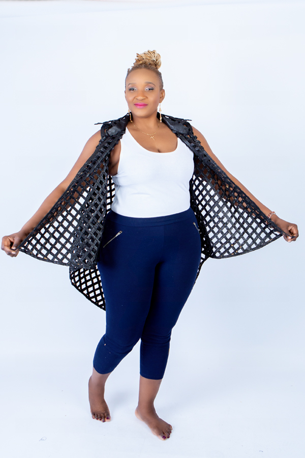 Berta Black Asymmetrical Weave Collared Sleeveless Kimono - Image 4